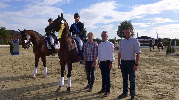 Der Champions in der Dressur große Tour: Christian Reisch und Kahra Alena Baumann mit Alexa Pompe und Axel Hebmüller.